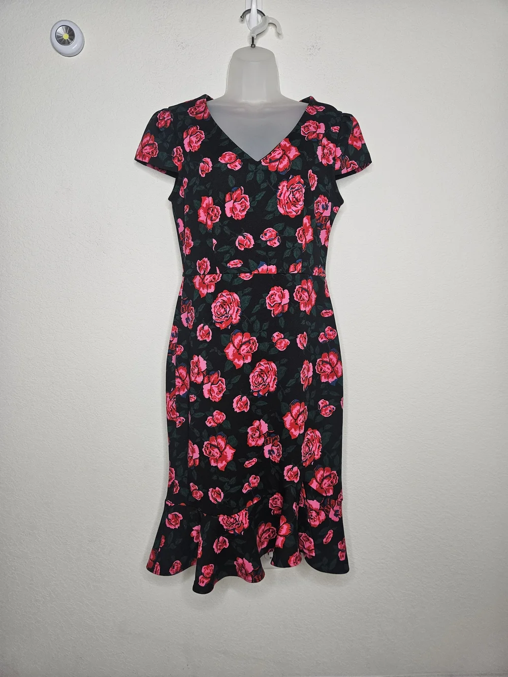 Betsey Johnson Black Pink Floral Fit & Flare Dress Ruffle Hem Size 8 Cap  Sleeve